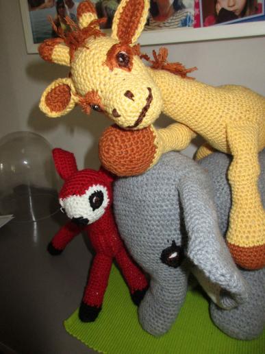 Trio mag sich! Bambi, Elefant und Giraffe (noch ohne braune Flecken..)