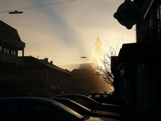 Frühmorgens Hauptstraße