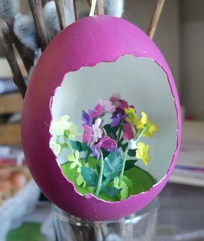 Ei mit Hänsel/Gretel und Schlüsselblumen