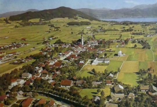 In den Anfang 60er Jahren sah es so aus, es gab weder Stelzhamer-, oder Bambergerstraße, nur Hausnummern. Einzig der Styria Bau stand vis a vis der Hauptschule, aus dem Schulkalender