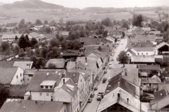 Vom Kirchturm aus - der Blick auf Hauptstraße