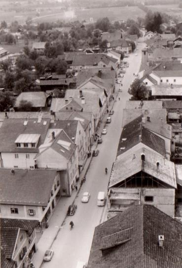 Der Blick vom Kirchenturm die Hauptstraße runter...