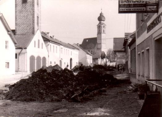 Kanalbau Nähe ehemaliger Feuerwehr/rechts, Gasthof Kastl, mit Rosenstüberl