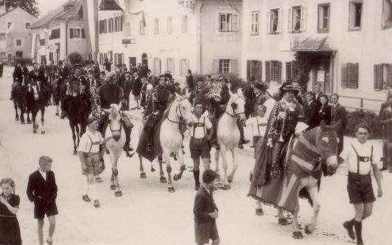 Festzug im Bereich Eitzinger/Pichler Gasthaus