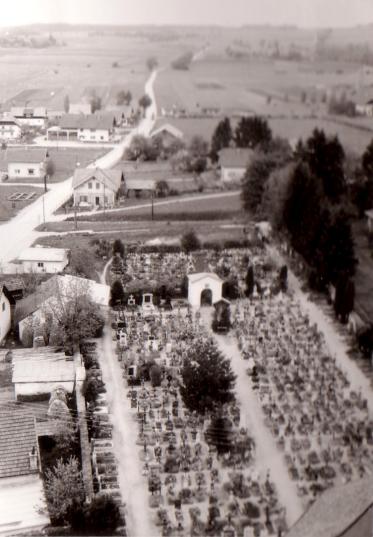 Vom Kirchturm aus, Friedhof und Beer-Straße