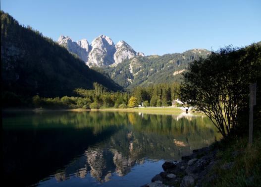 Ein See vor dem Gosausee, Nebel steigen auf, den Namen des Sees konnte ich nicht eruieren