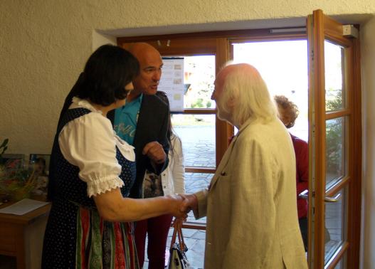 Mein Ehrengast, Herr Merkatz mit Gattin bei der Ankunft! 