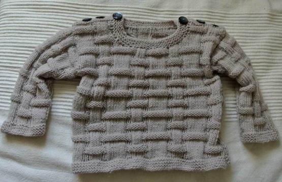 Pullover mit Knöpfen an Schultern