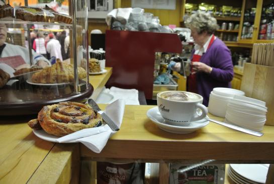 Cork, Kurzer Pause im Engl. Market mit Kaffee und Schnecken
