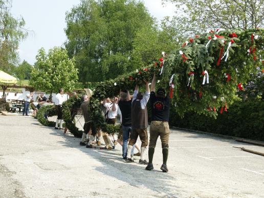 Maibaumsetzten beim  Zeininger um 2012