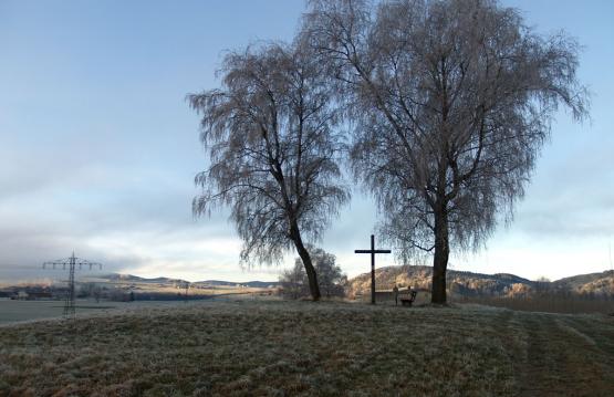 Am Hohen Kreuz - hier sollen 1055 Pesttote vergraben sein...der Platz ist trotzdem schön