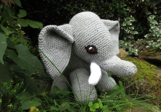 Elefant im Dschungel