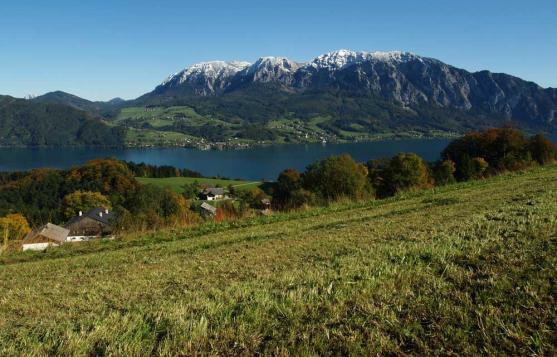 Blick zum Höllengebirge und Attersee