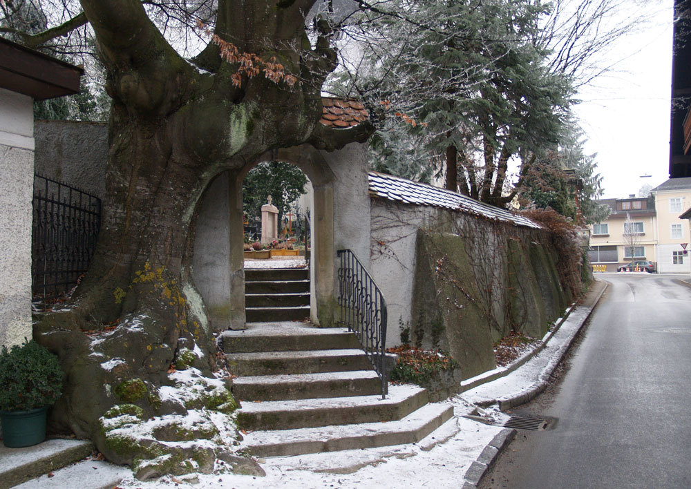 Hinterer Friedhofseingang Winter