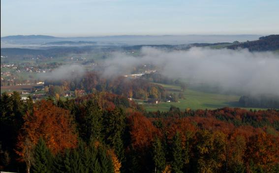 Blick auf den Attergau im Herbst, vom Kronberg