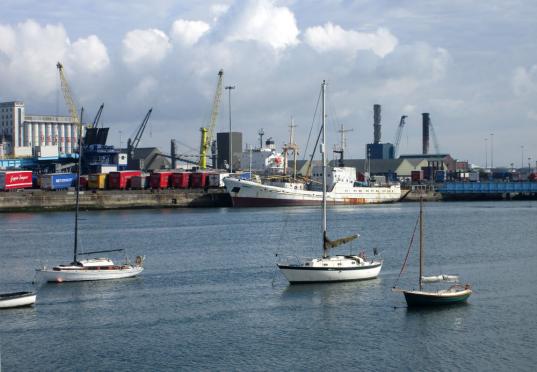 Der Hafen von Dun Laoghaire (sprich Dan Liri), von da startet man mit Fähren z.B. nach England