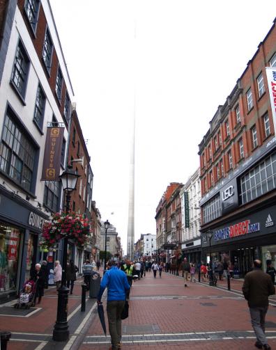 Die Nadel (the spire) steht in der O`Connel Street, aber das ist eine Nebenstraße