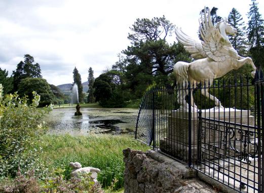 Unten am See, man kann ihn umrunden, links liegt der japanische Garten.