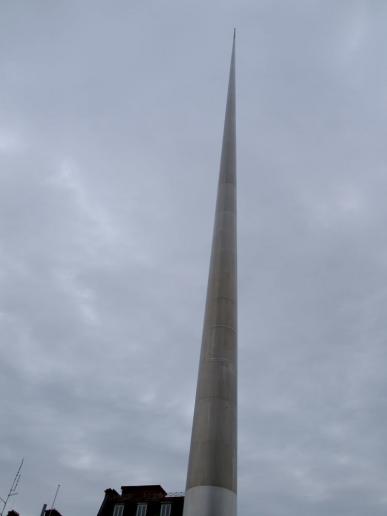 Erste Eindrücke, der Spire, in der Mitte der O Connel street, die wurde damals gerade umgebaut