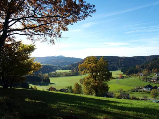 Man sieht bis zum Schafberg hinüber