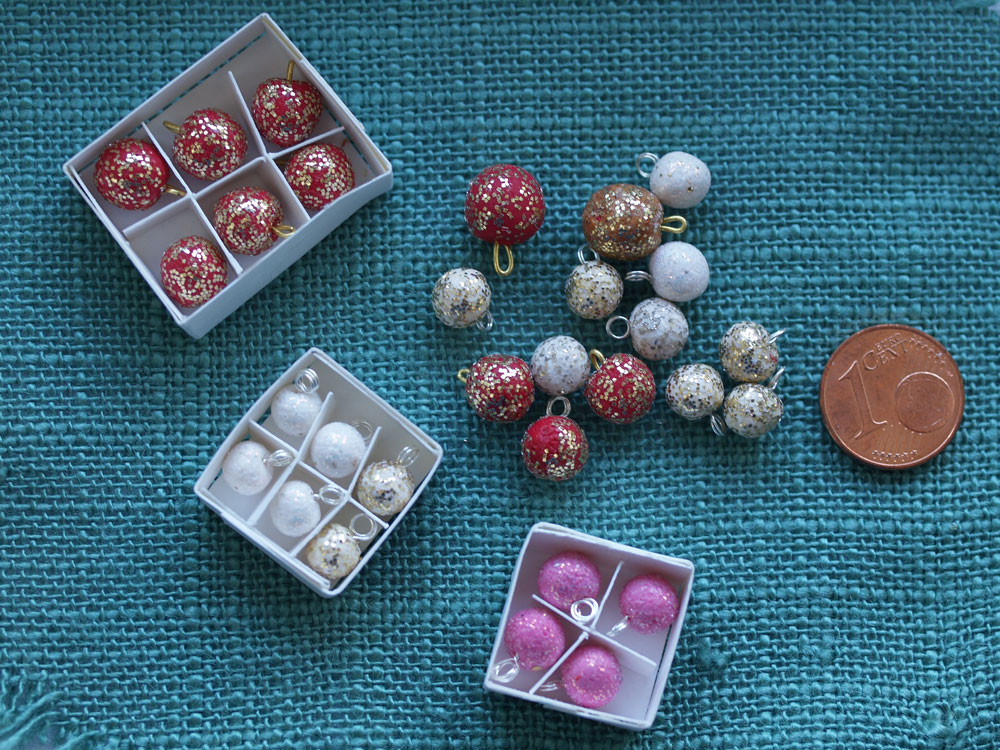 Meine neue Kugelproduktion, auch die Kartons habe ich selbst gemacht