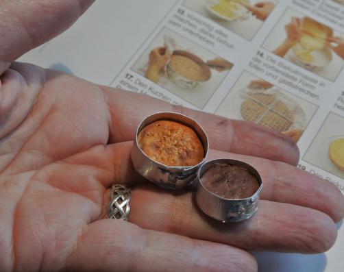 Miniatur Springformen für Fimo Torten (nicht zum Backen!), aus Teelichter Alublech gemacht, Miniaturspringform. Fimominiaturbiskuit