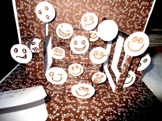 Die Smilies kommen stufenartig nach vorne...