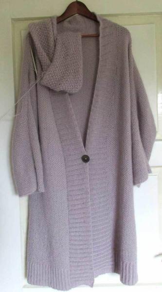 Lili Strickjacke mit Schal
